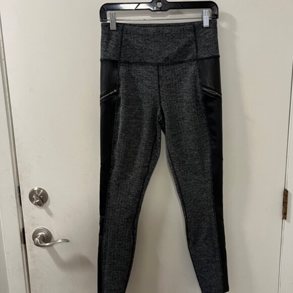 Athleta Black Gray Luxe Drifter Faux Leather Sides Zip Pockets Leggings Sz Small - Picture 3 of 11